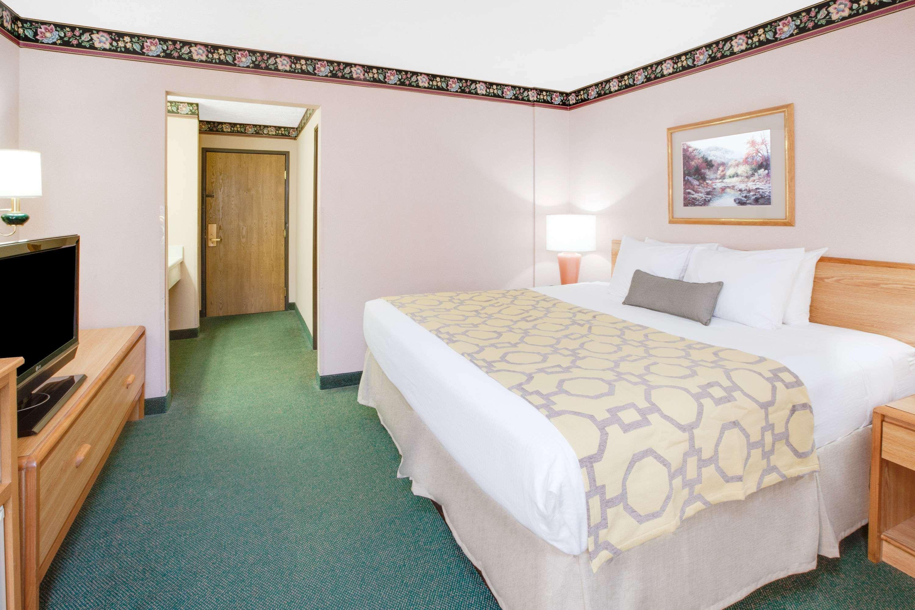 Baymont By Wyndham Traverse City Buitenkant foto