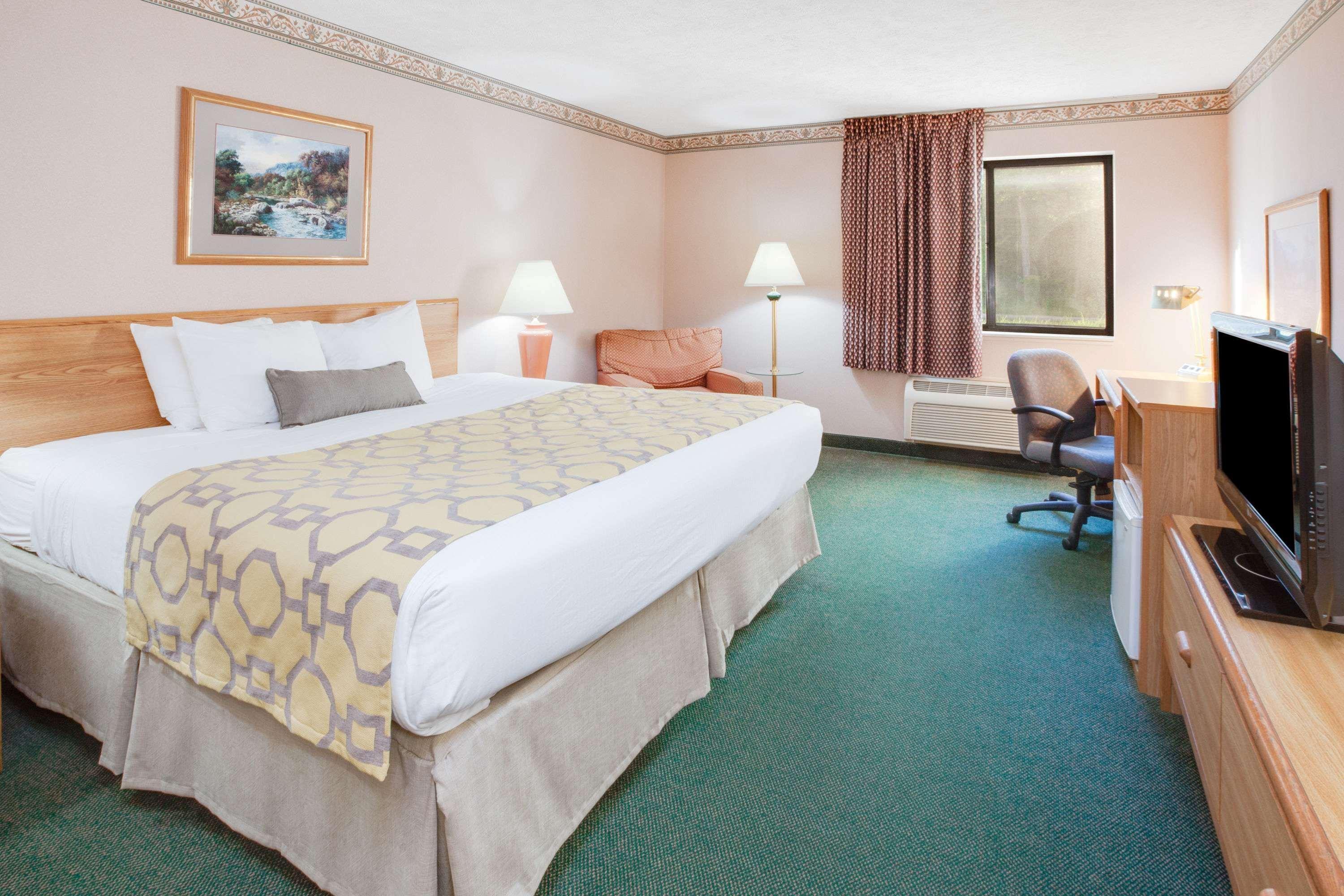 Baymont By Wyndham Traverse City Buitenkant foto