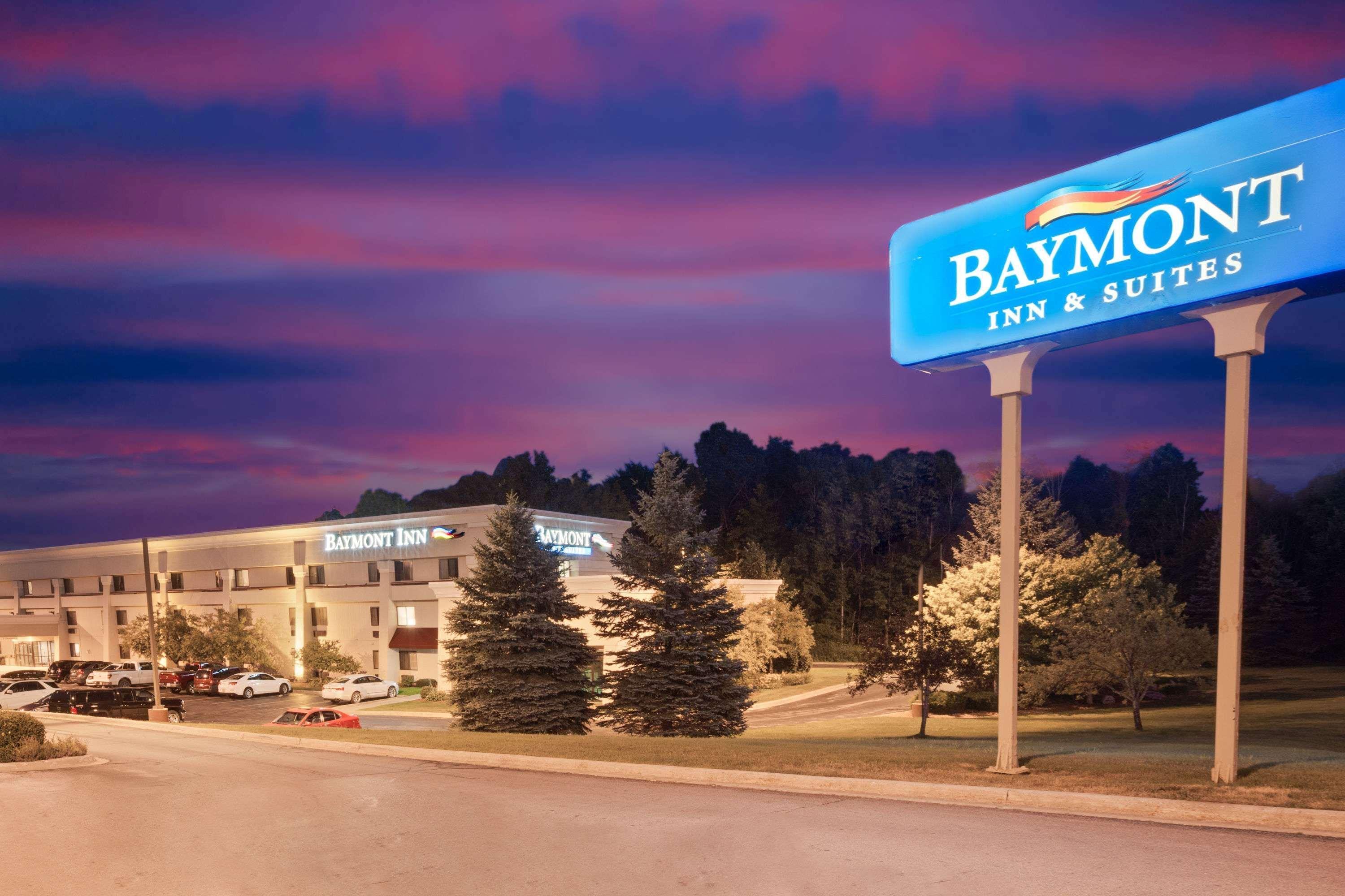 Baymont By Wyndham Traverse City Buitenkant foto