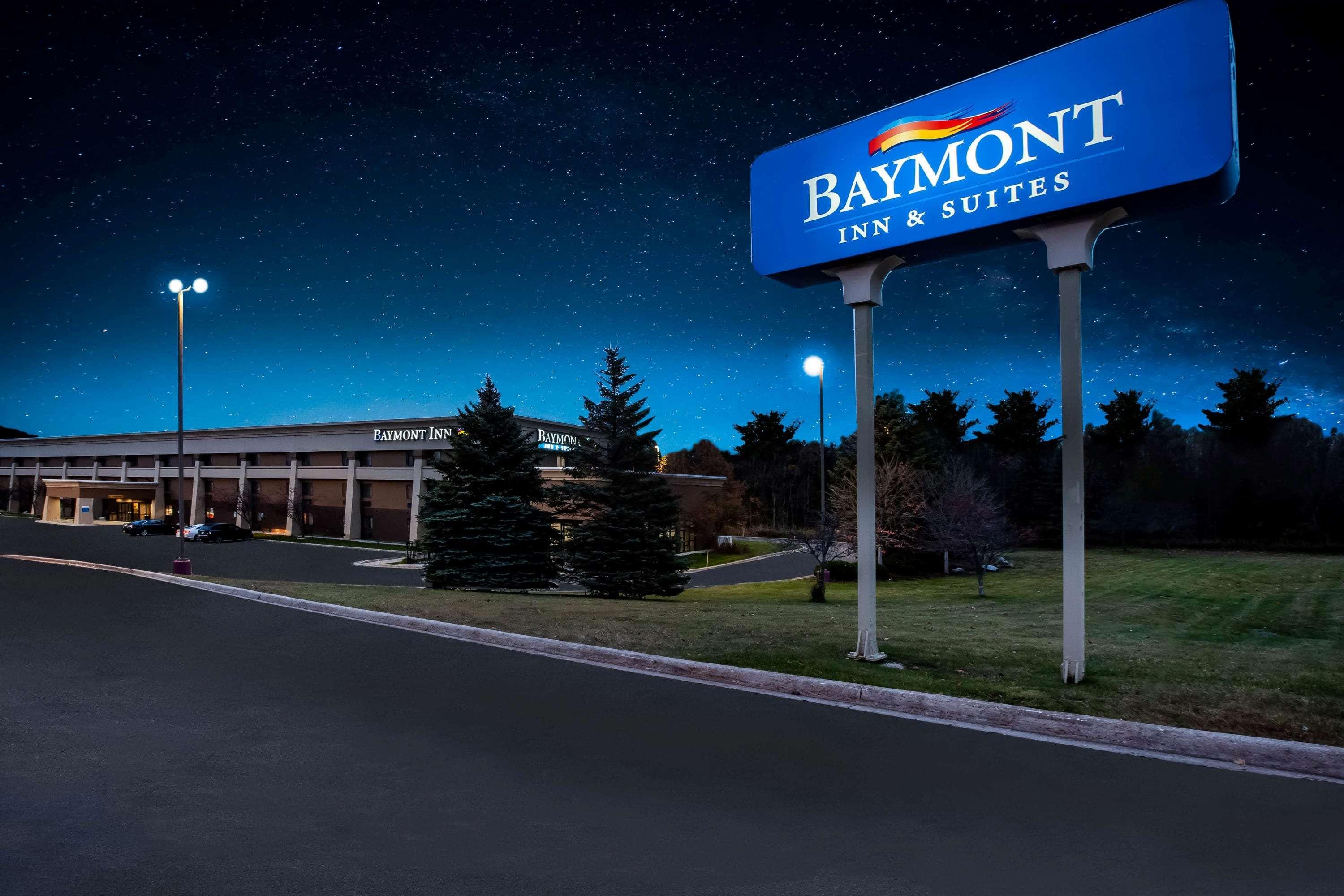 Baymont By Wyndham Traverse City Buitenkant foto